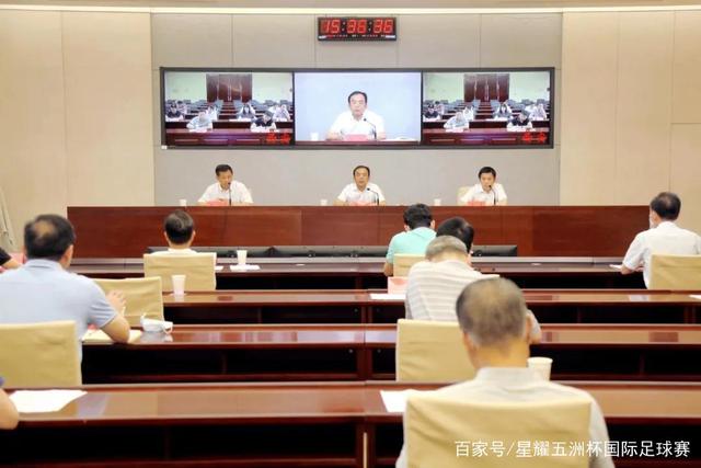 奥运冠军汪顺到场助阵青少年航模总决赛